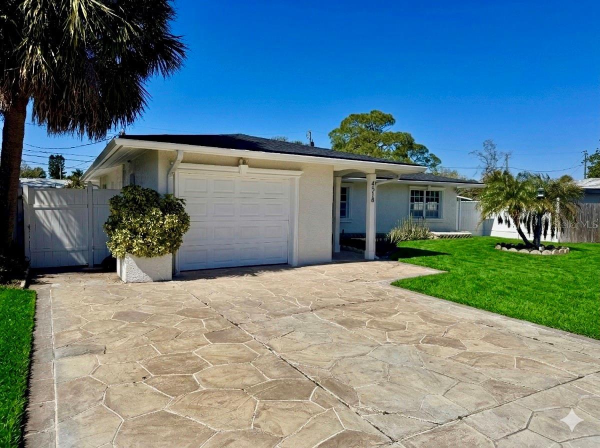 4518 Helena, St Petersburg, FL 33703