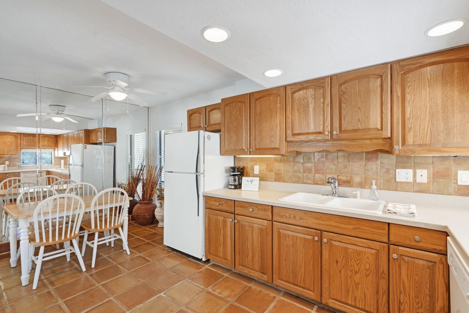 6157 Midnight Pass Unit E22, Sarasota, FL 34242