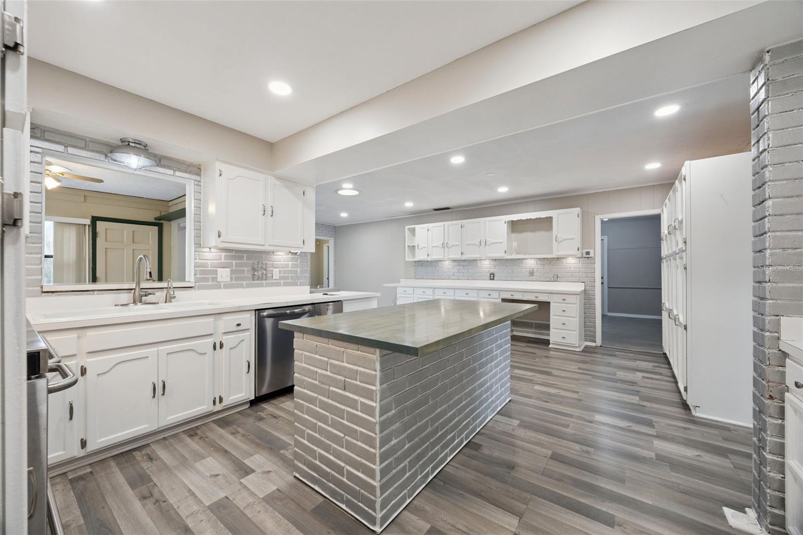 2504 Lauderdale, Orlando, FL 32805
