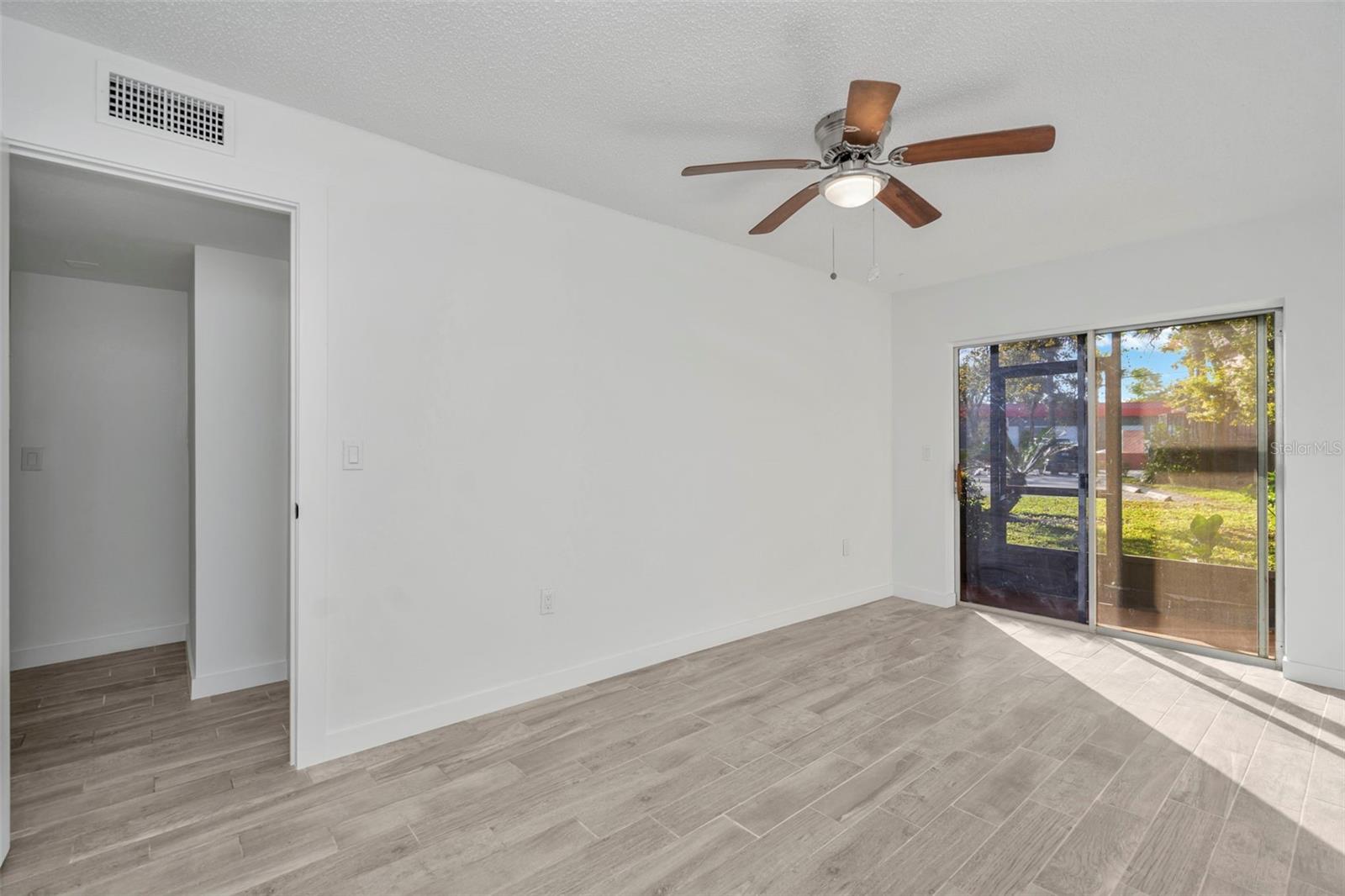 4805 Alt 19 Unit 311, Palm Harbor, FL 34683