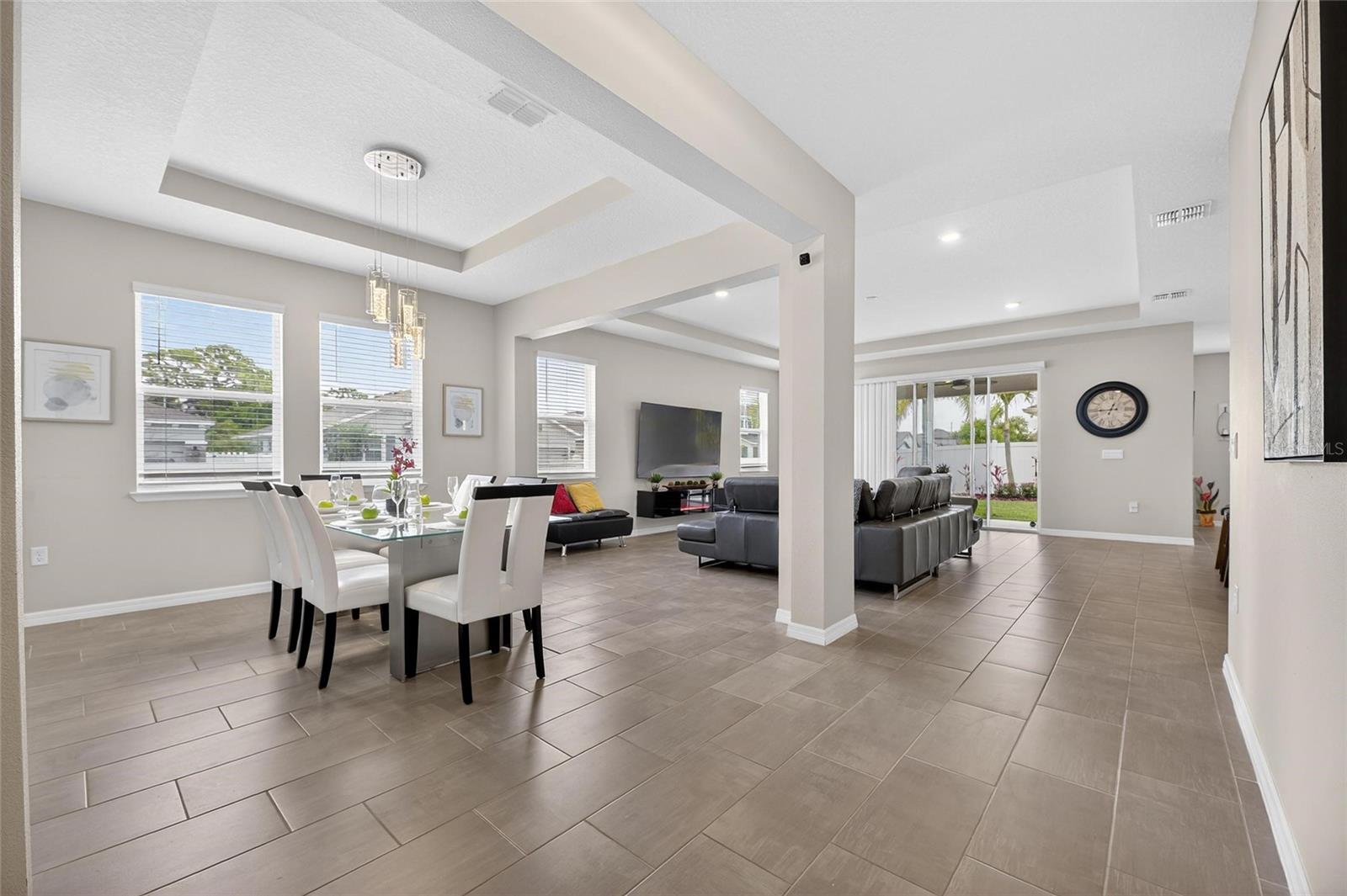 446 6th, Ruskin, FL 33570