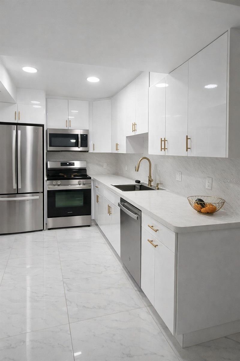 1000 Saint Charles Unit 209, Pembroke Pines, FL 33026