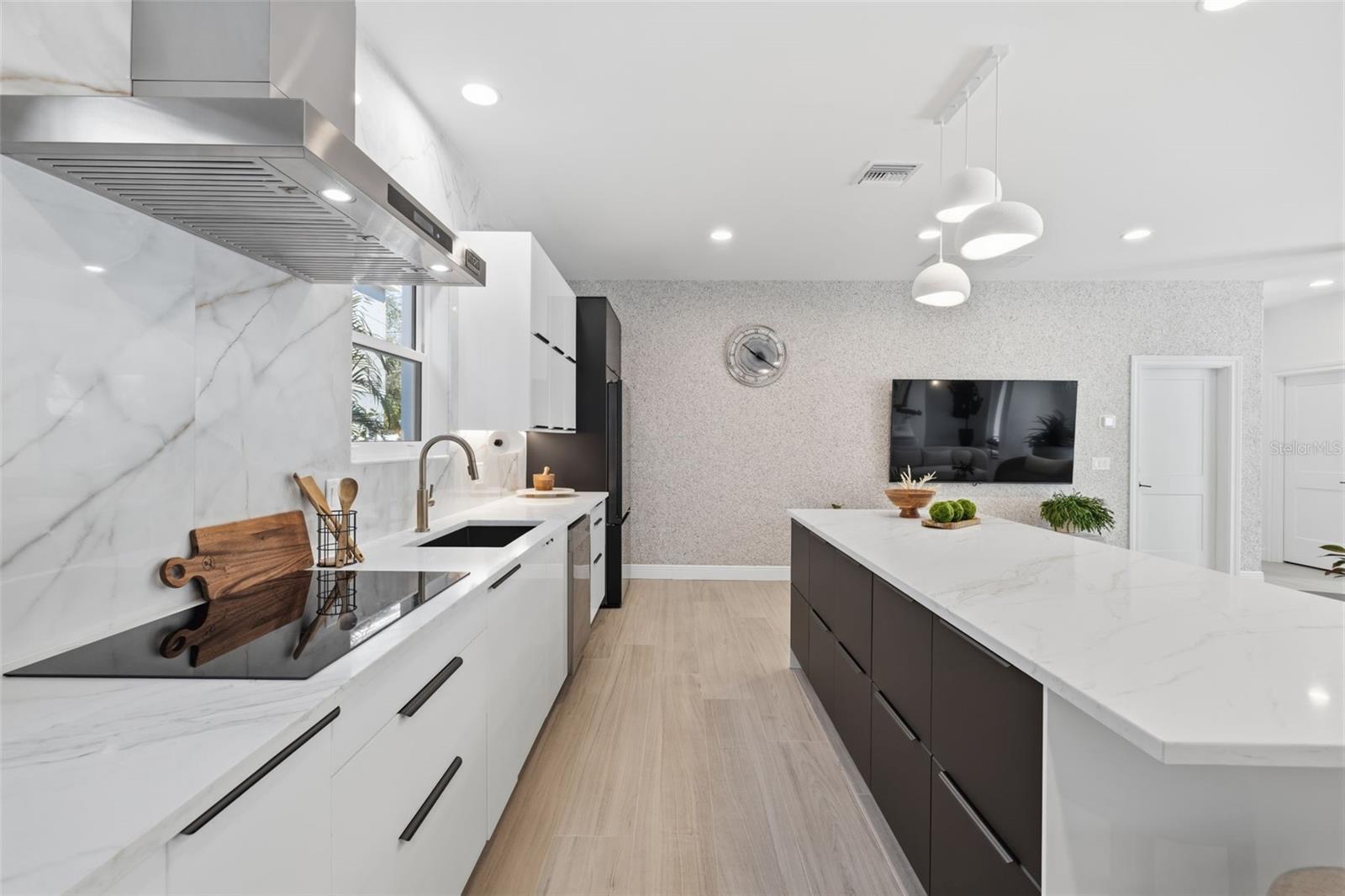 639 43rd, St Petersburg, FL 33703