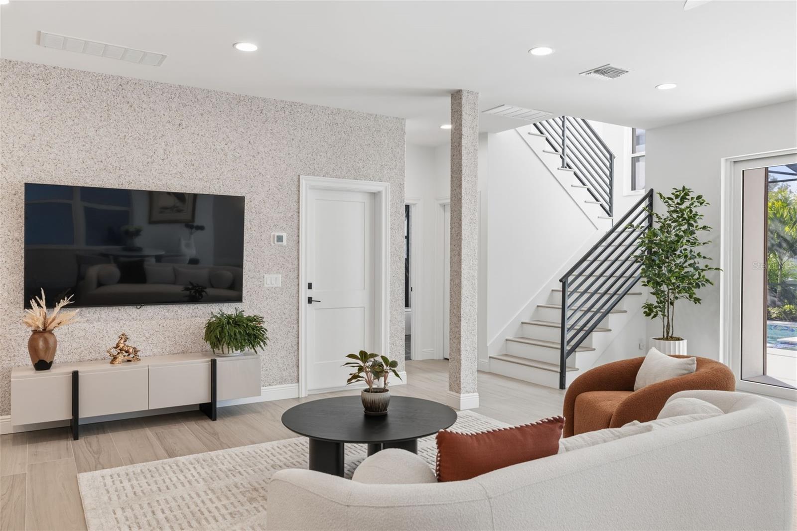 639 43rd, St Petersburg, FL 33703
