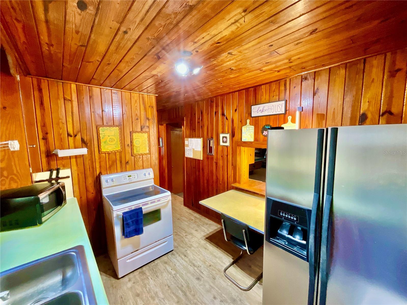 106 Sunnyside Beach, Hawthorne, FL 32640