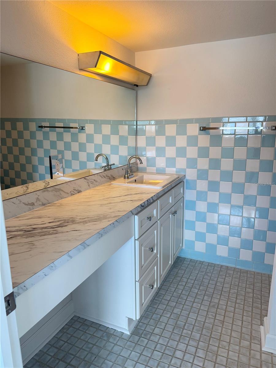 7425 Bay Island Unit 103, South Pasadena, FL 33707