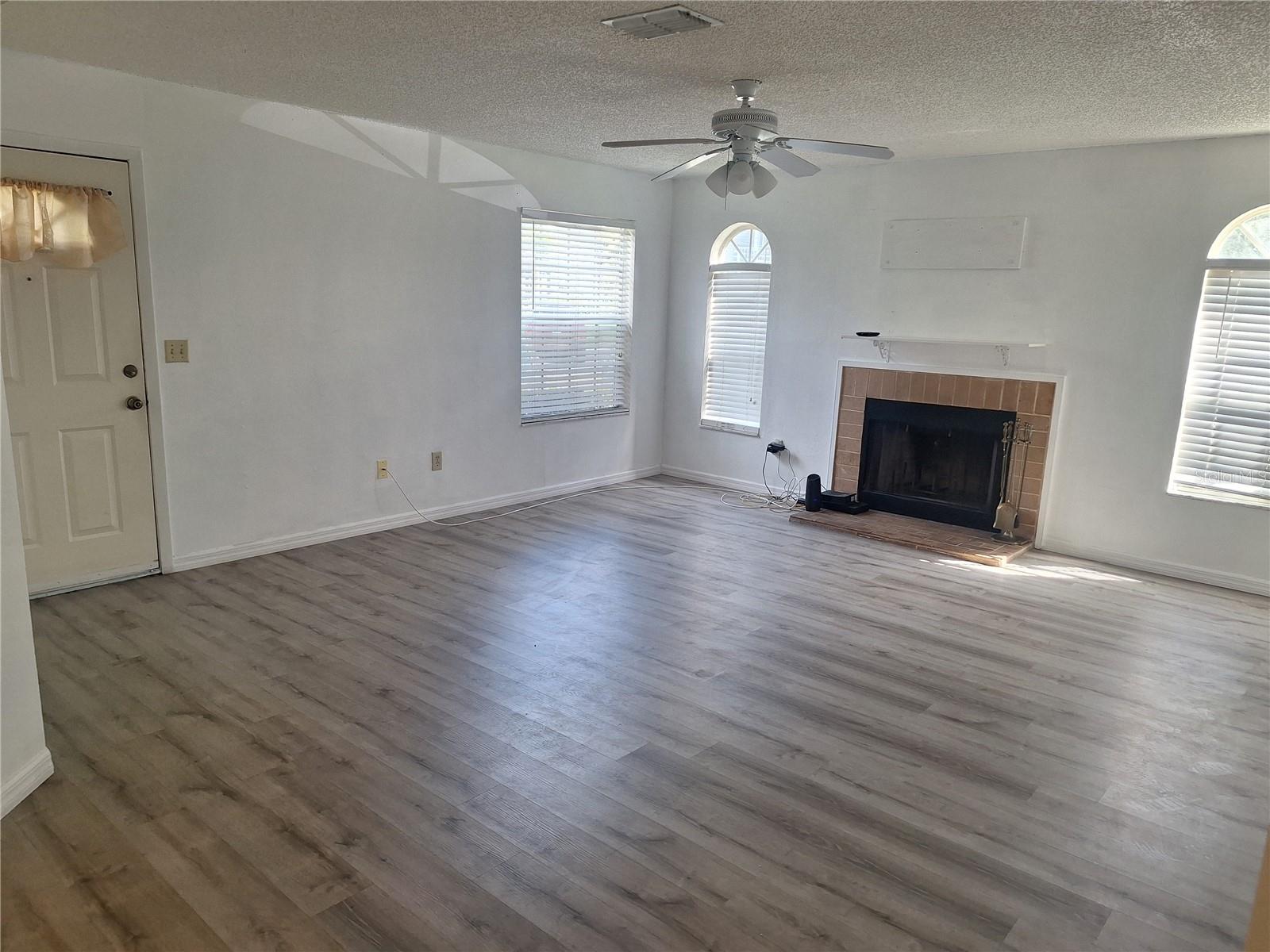 11910 Skylake Unit E, Temple Terrace, FL 33617
