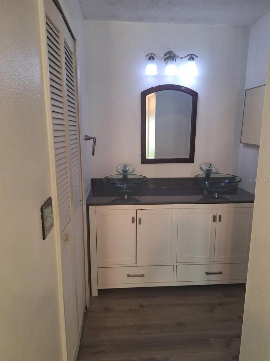 11910 Skylake Unit E, Temple Terrace, FL 33617
