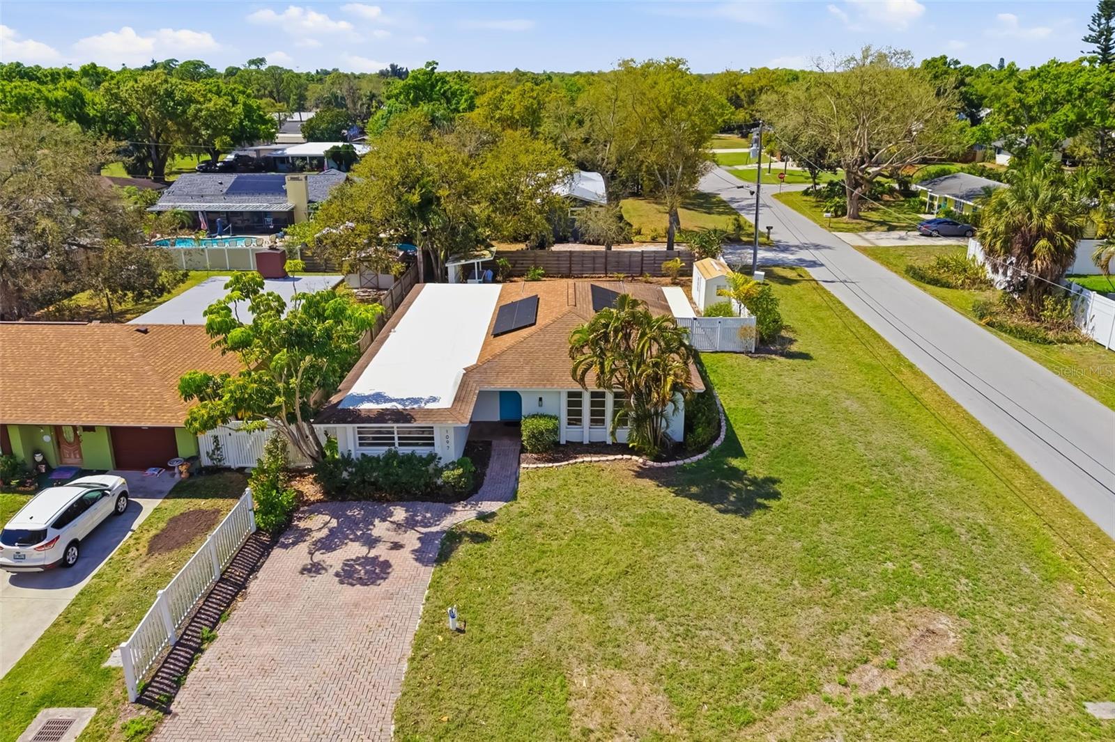 1097 Willis, Sarasota, FL 34232