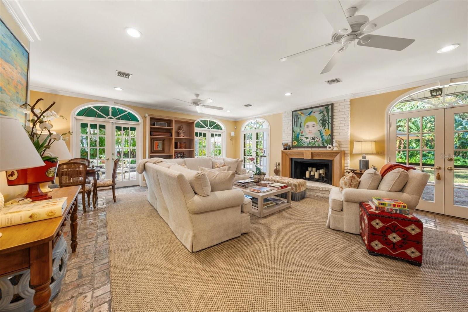 100 Sarasota, Belleair, FL 33756