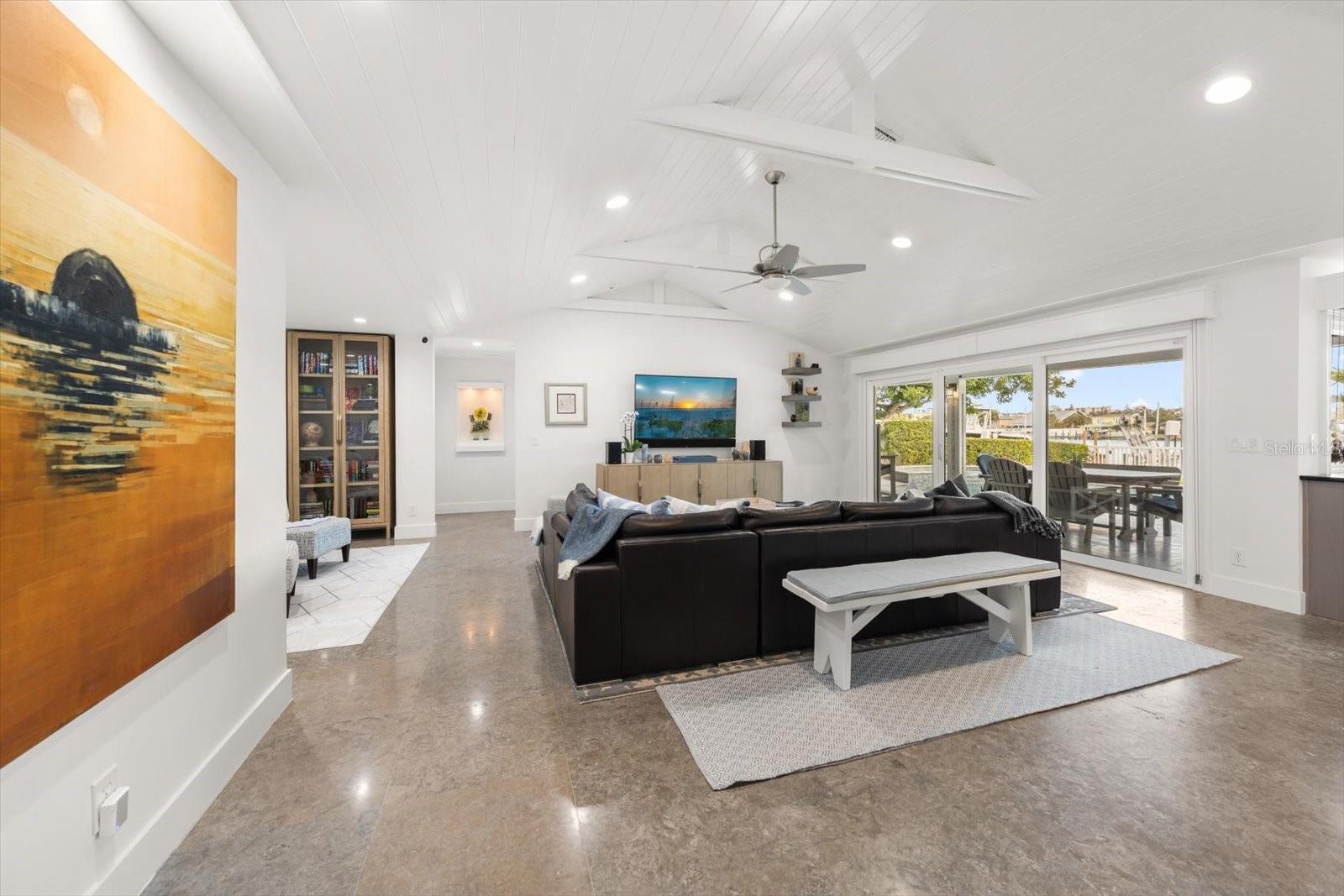 109 Driftwood, Largo, FL 33770