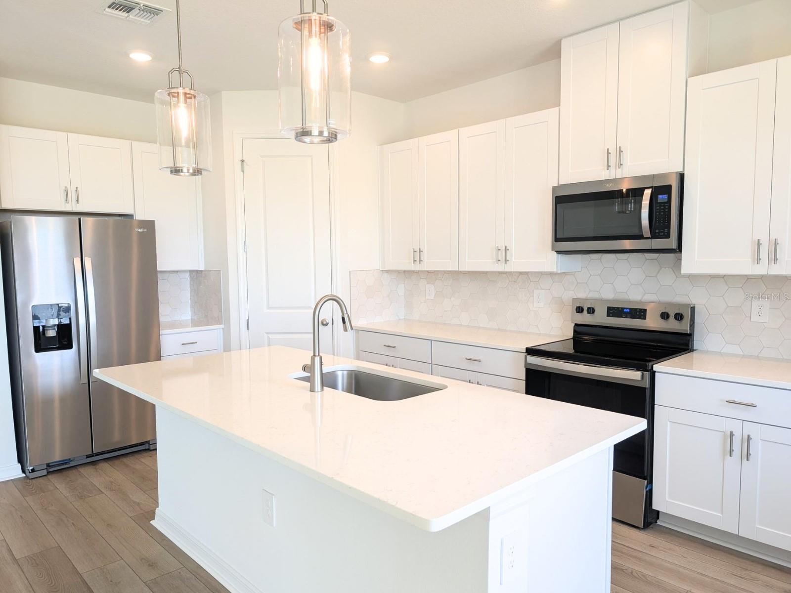 9017 Venetia, Palmetto, FL 34221