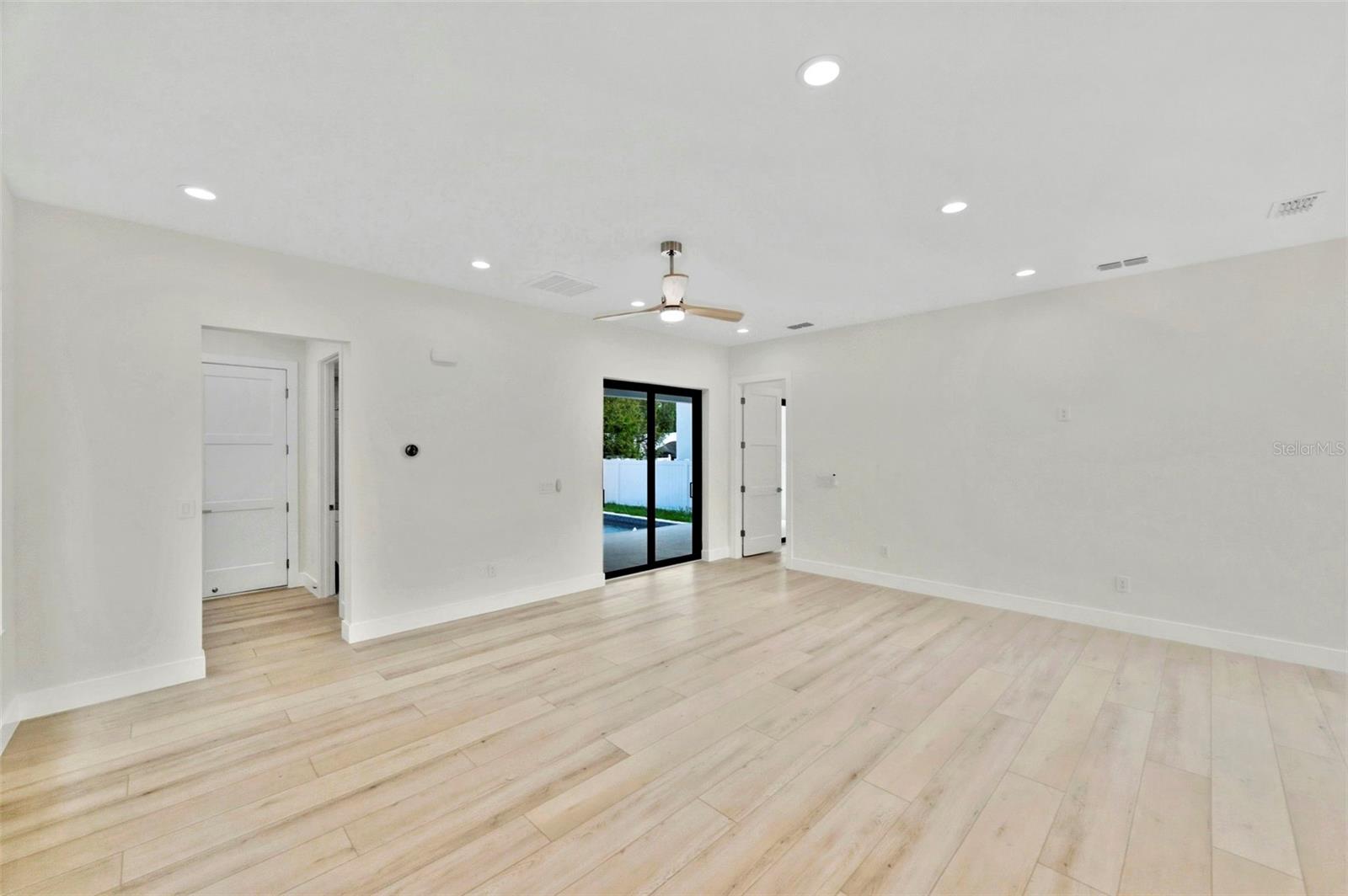 4543 26th, St Petersburg, FL 33711
