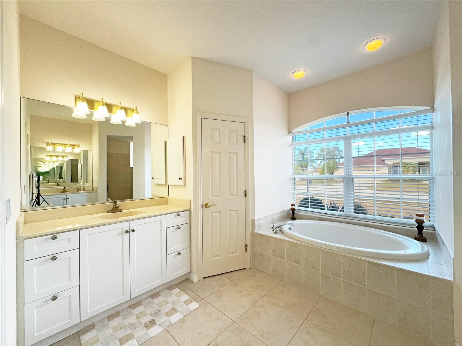 9011 Province, Sarasota, FL 34240