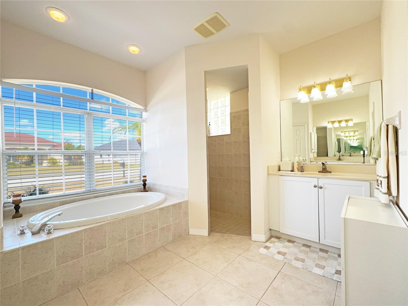 9011 Province, Sarasota, FL 34240