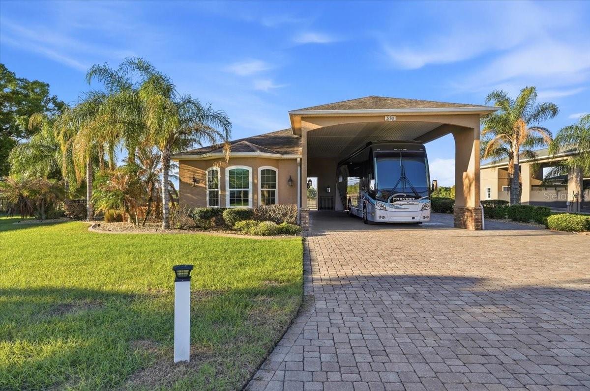 576 Meandering, Polk City, FL 33868