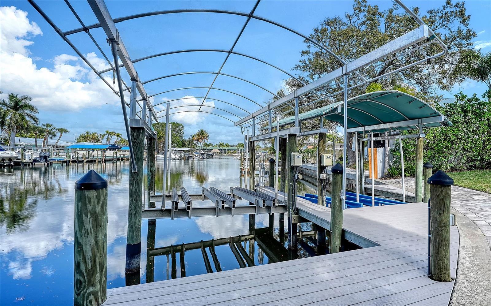 121 Holly, Sarasota, FL 34243