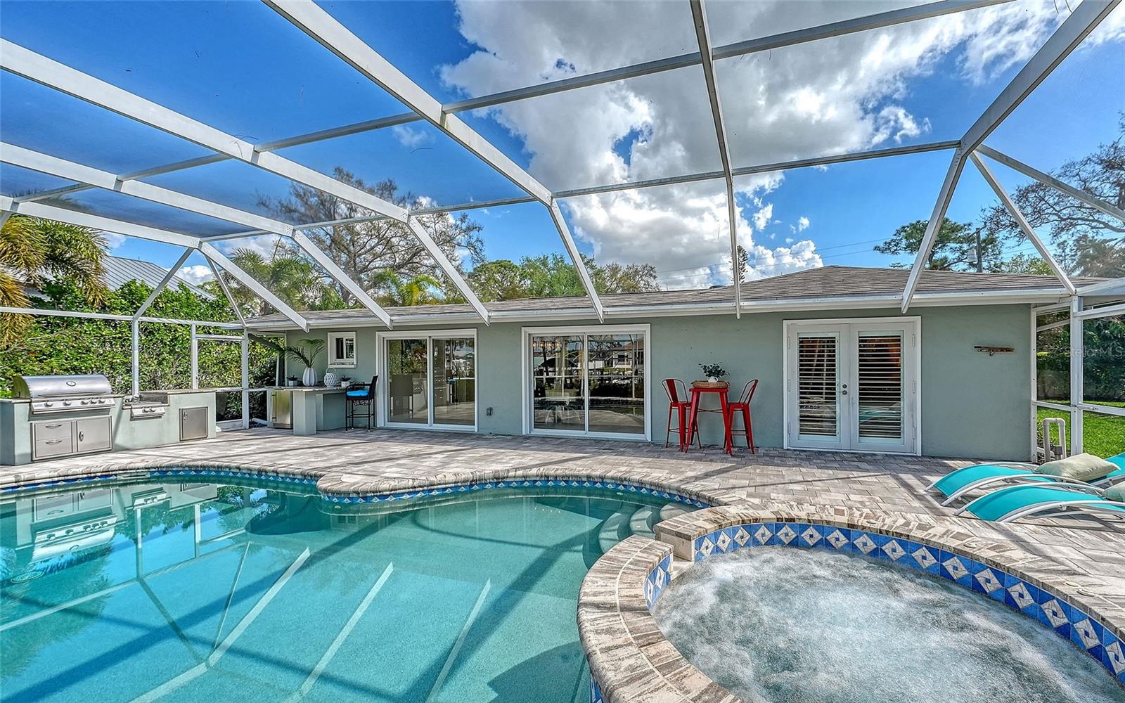 121 Holly, Sarasota, FL 34243