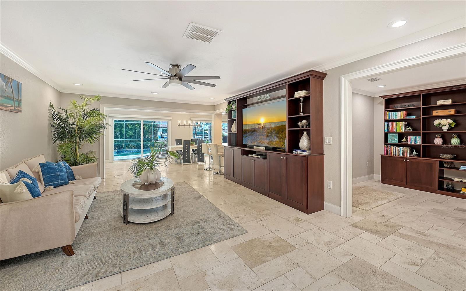121 Holly, Sarasota, FL 34243