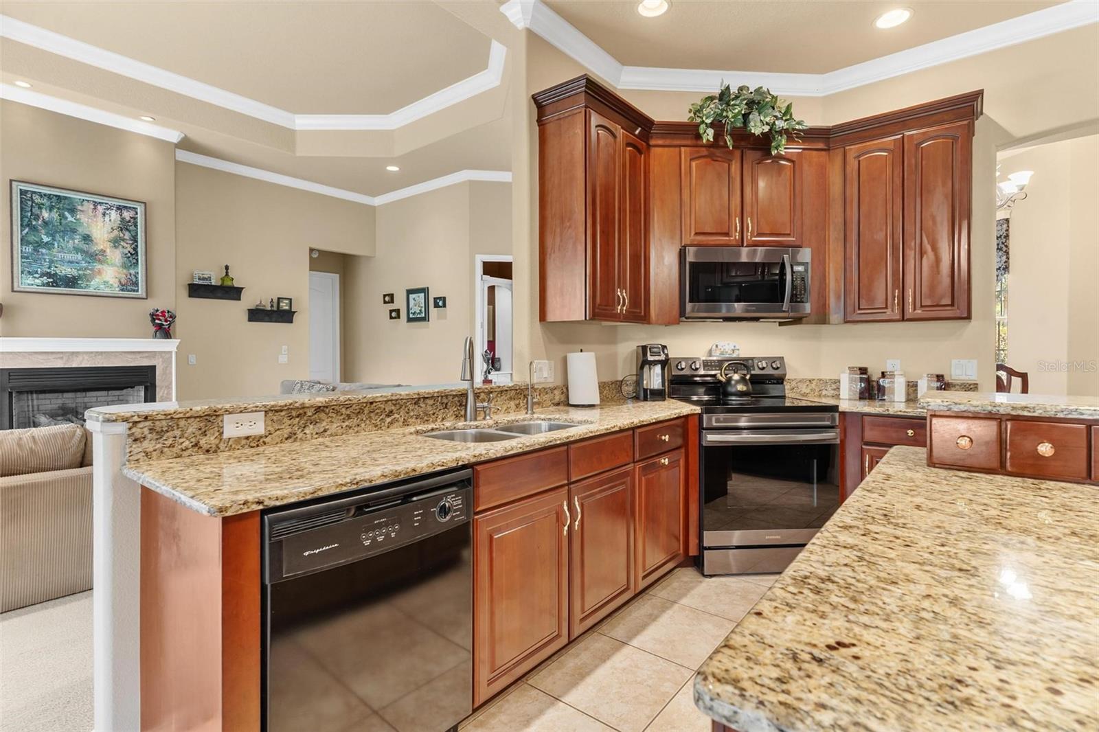 6053 Spinnaker, Lady Lake, FL 32159