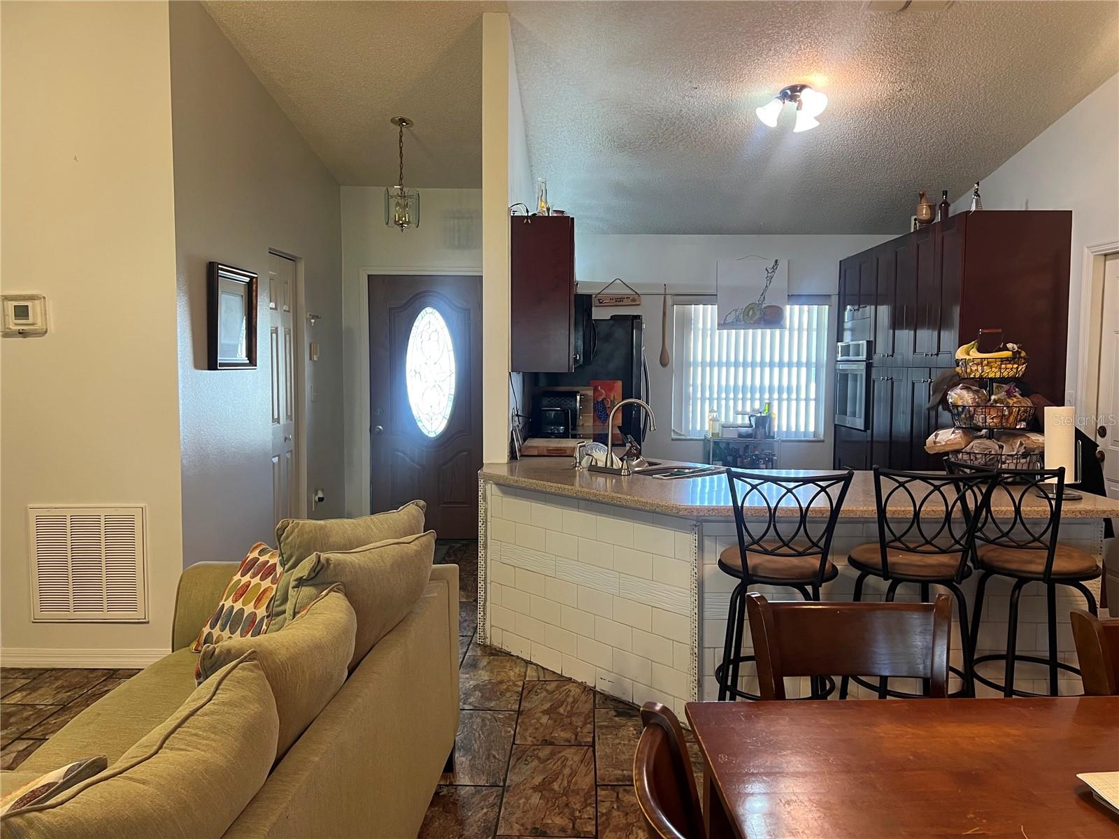 910 Louvre, Kissimmee, FL 34759