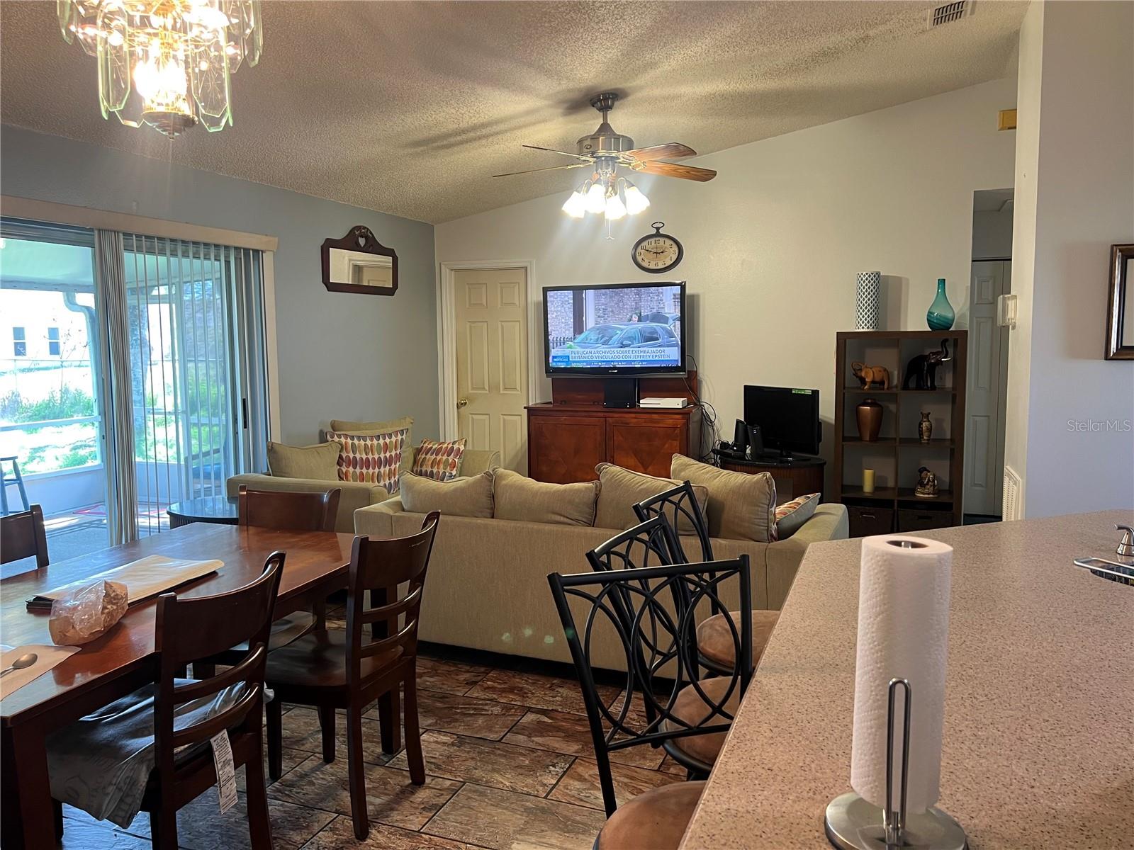 910 Louvre, Kissimmee, FL 34759