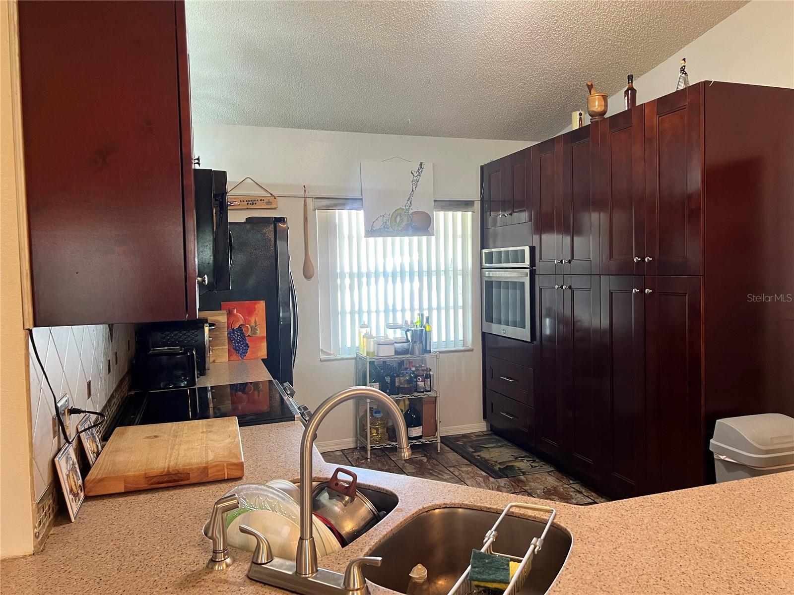 910 Louvre, Kissimmee, FL 34759