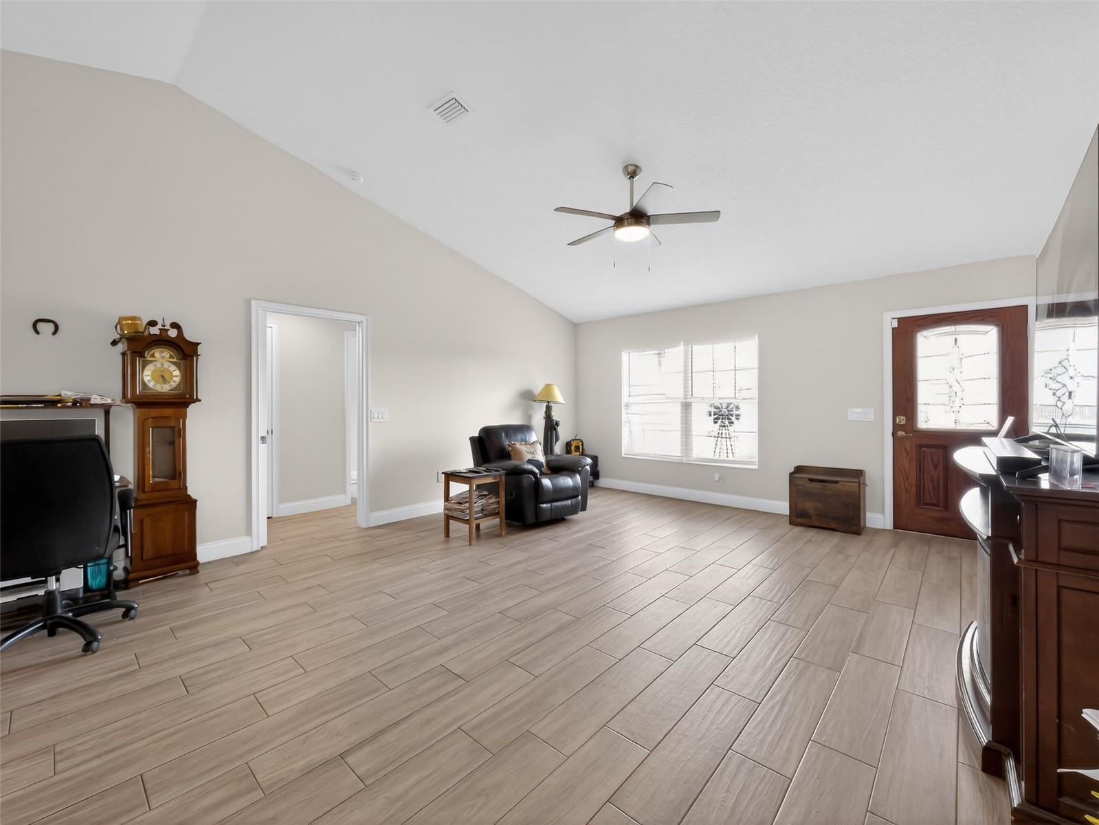 854 Fisher, Ocklawaha, FL 32179