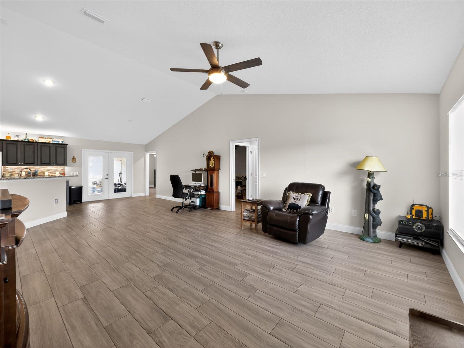 854 Fisher, Ocklawaha, FL 32179