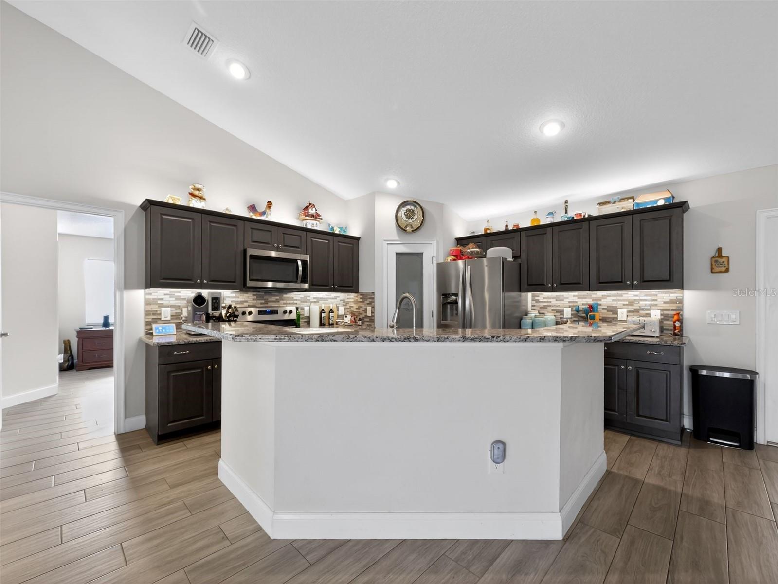 854 Fisher, Ocklawaha, FL 32179