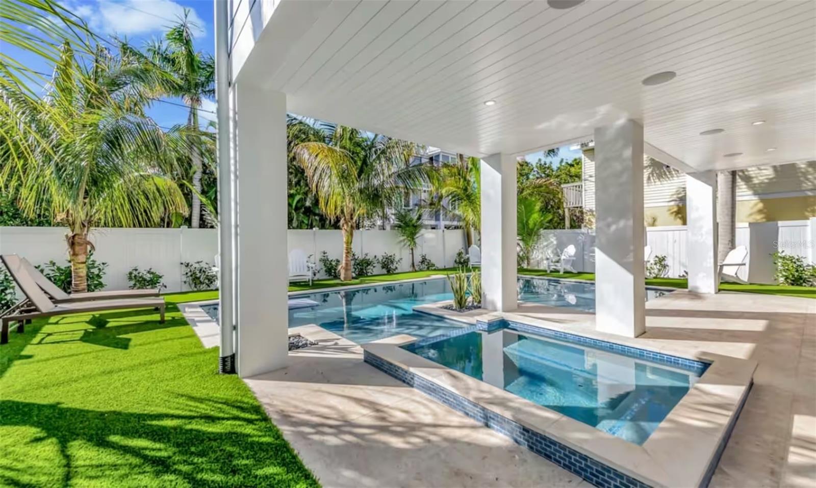 2210 Avenue A, Bradenton Beach, FL 34217