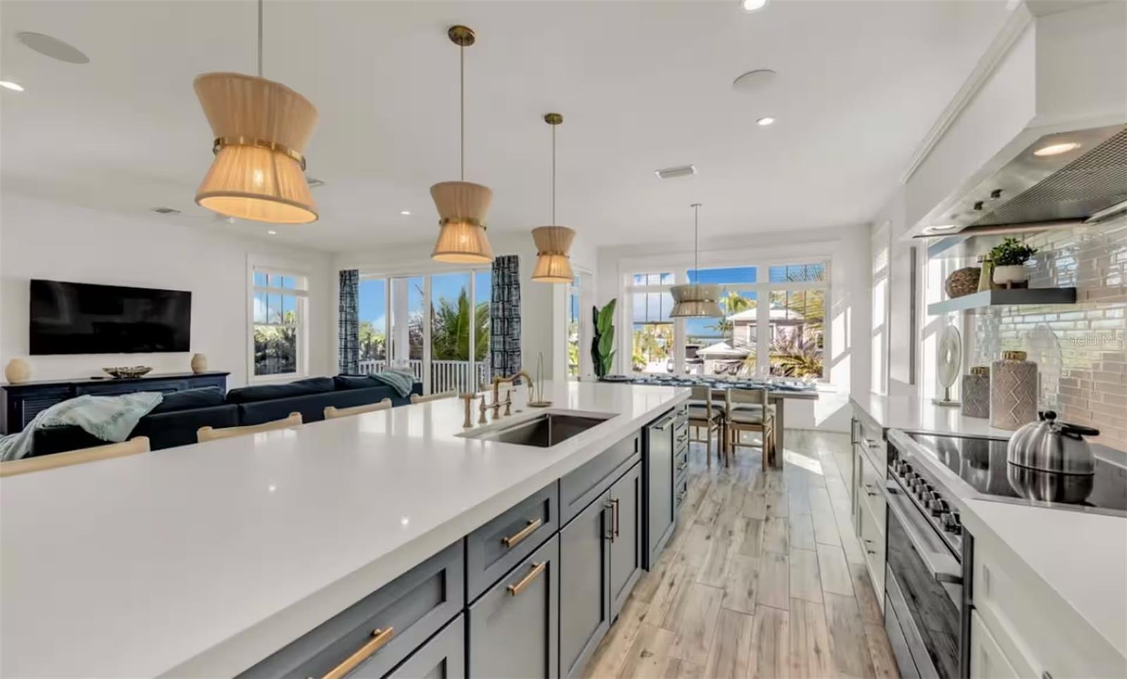 2210 Avenue A, Bradenton Beach, FL 34217
