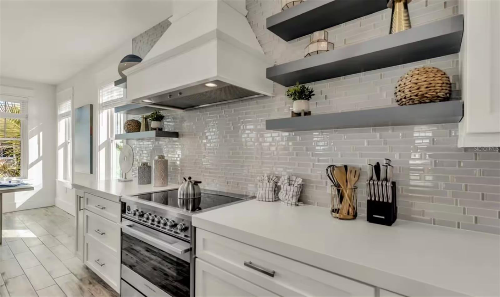 2210 Avenue A, Bradenton Beach, FL 34217