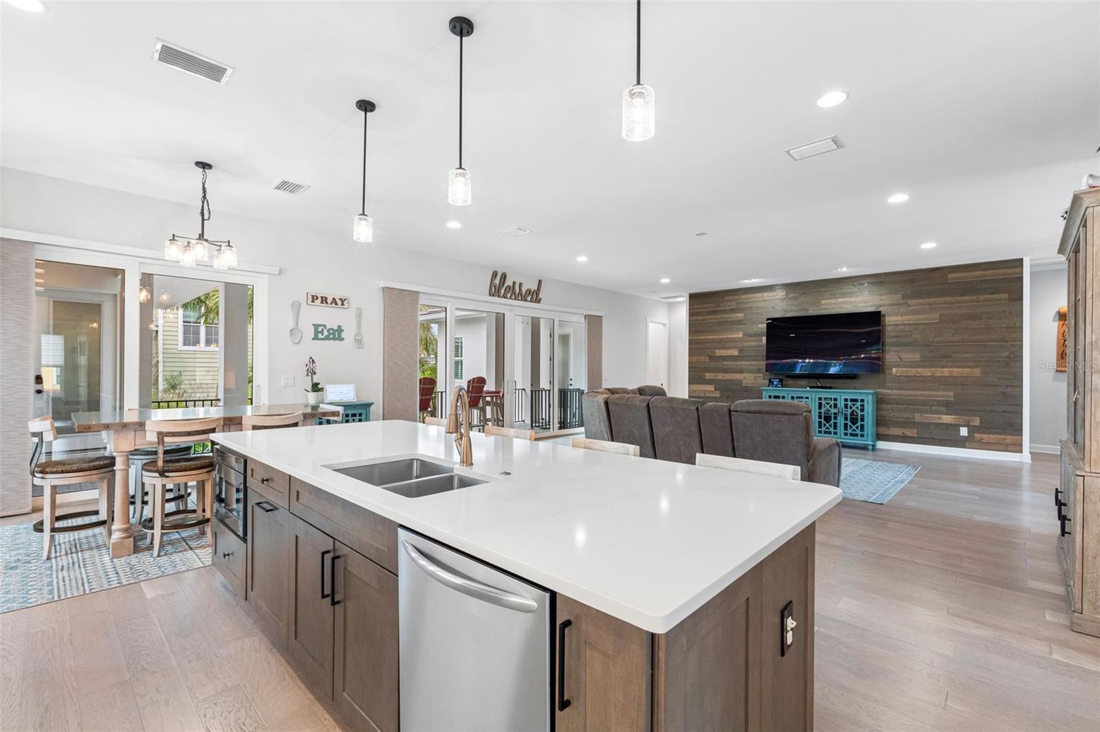 124 Forest Hills, Redington Shores, FL 33708