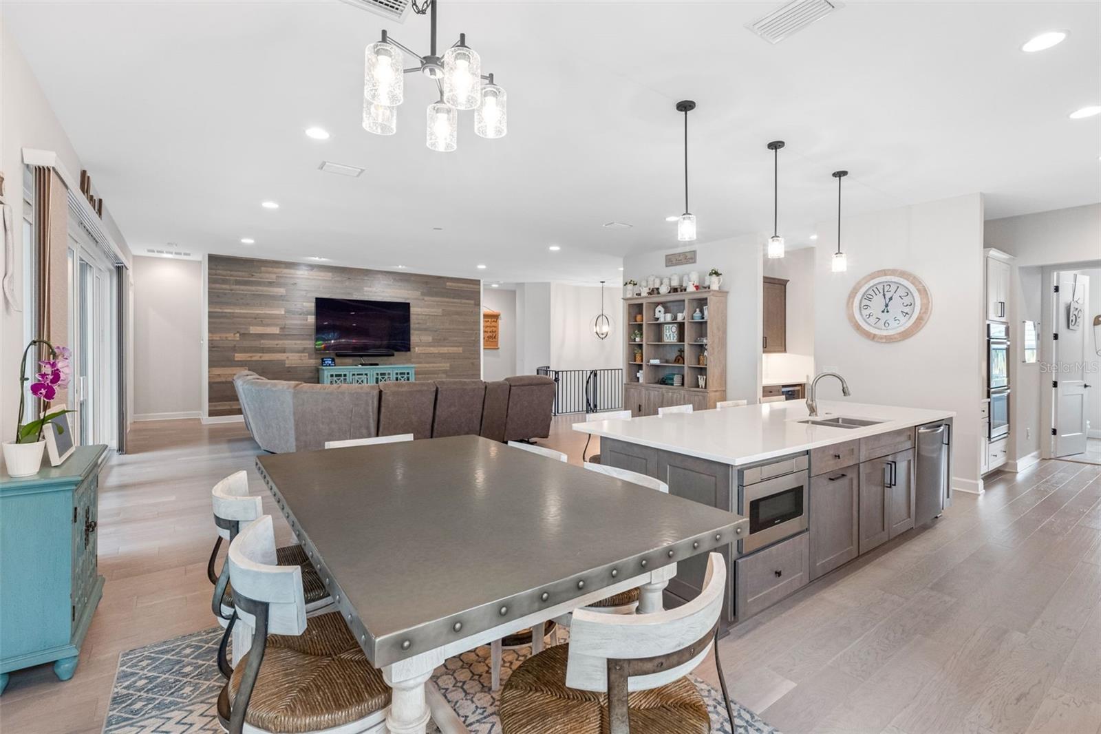 124 Forest Hills, Redington Shores, FL 33708