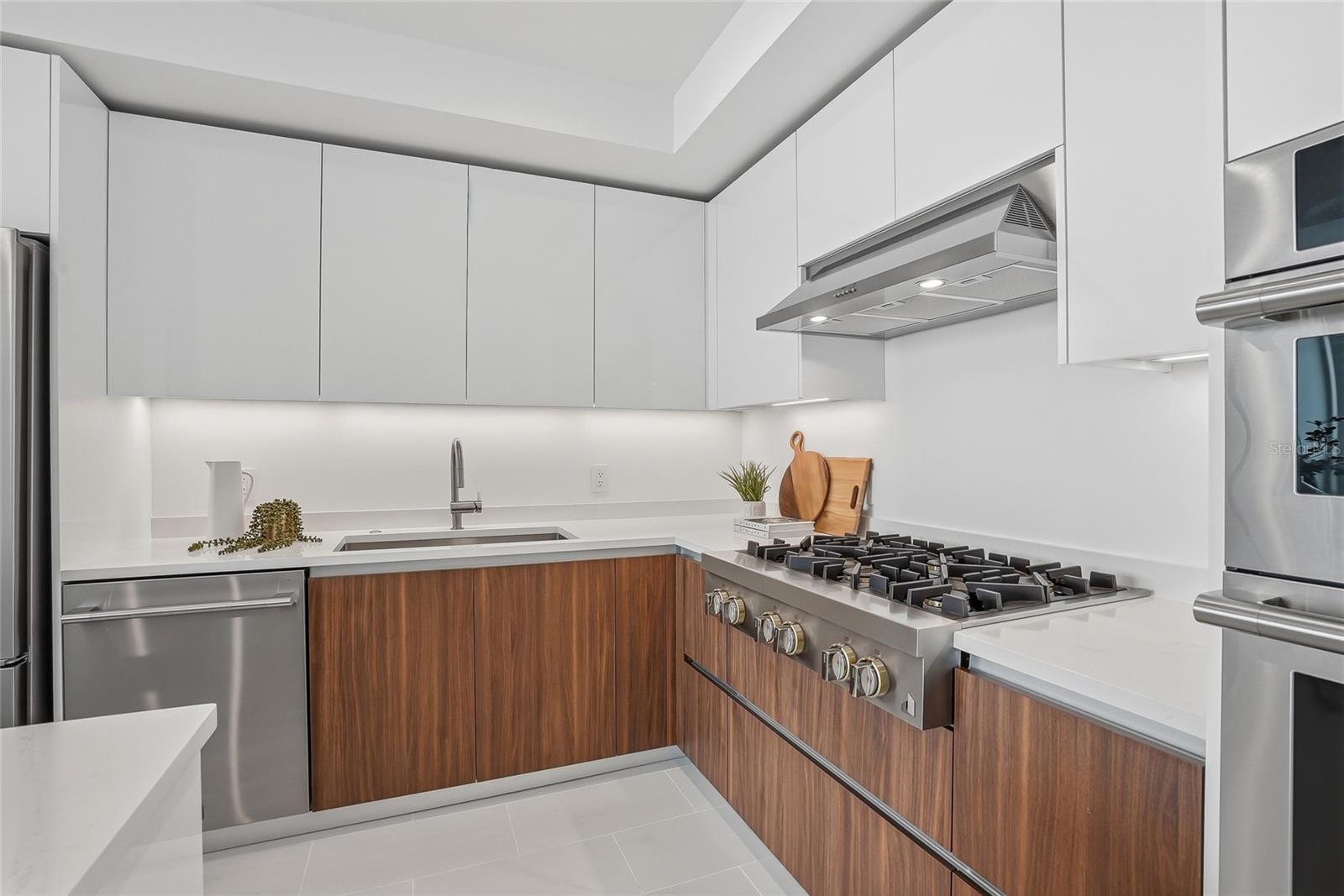 400 Central Unit 2008, St Petersburg, FL 33701