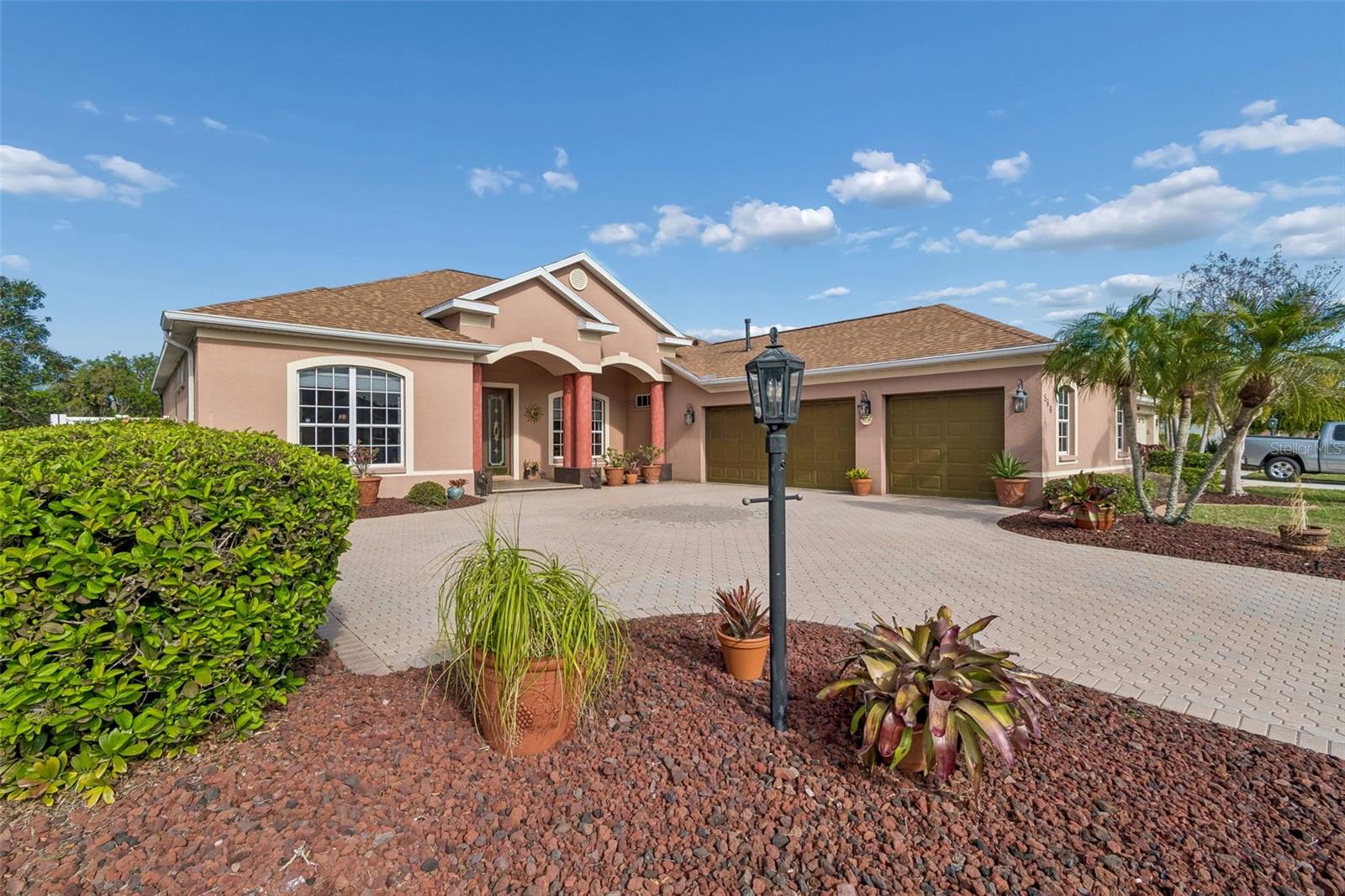 566 Planters Manor, Bradenton, FL 34212
