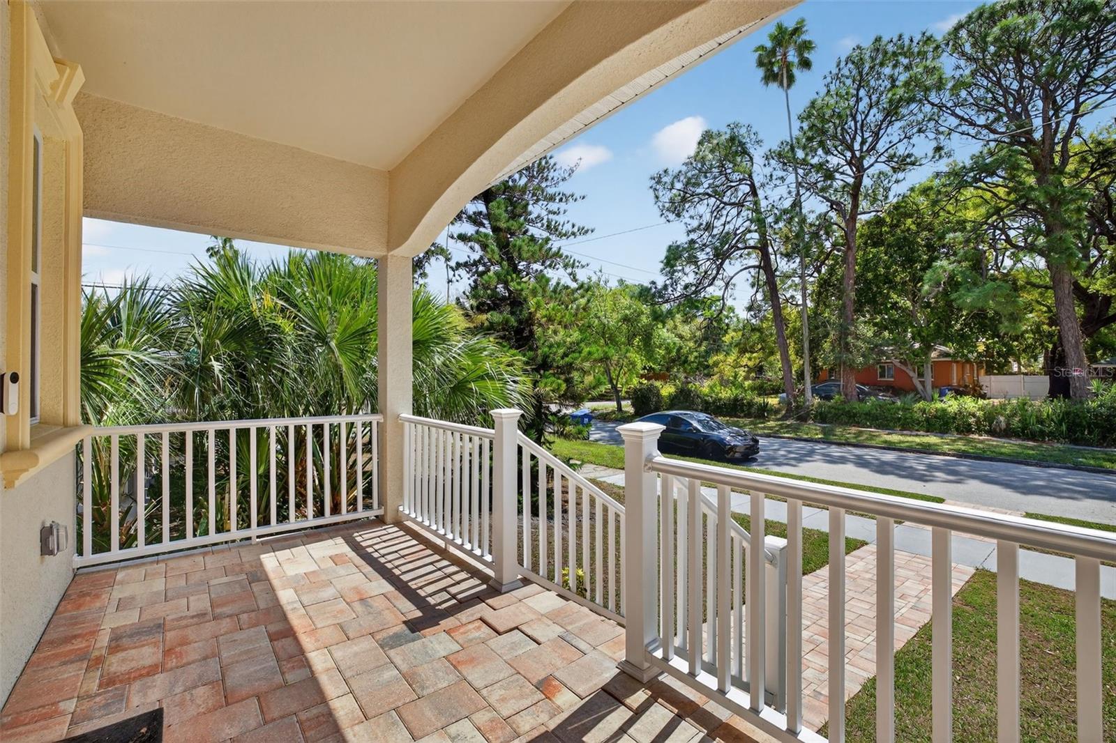 711 28th, St Petersburg, FL 33705