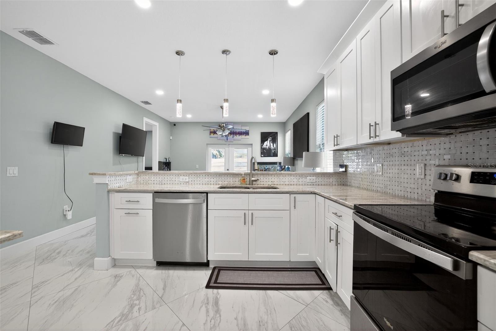 711 28th, St Petersburg, FL 33705