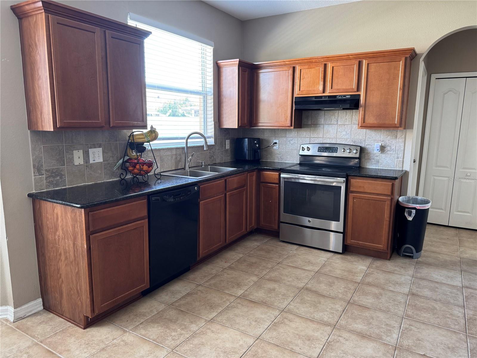 435 Stone Briar, Ruskin, FL 33570