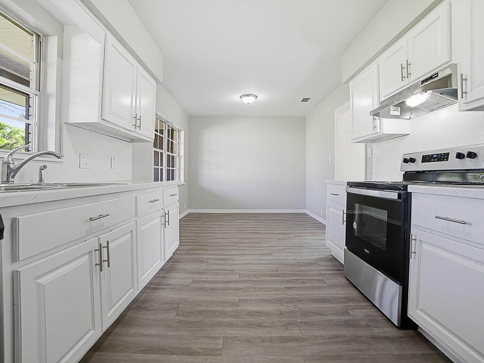 5 Oak, Yalaha, FL 34797
