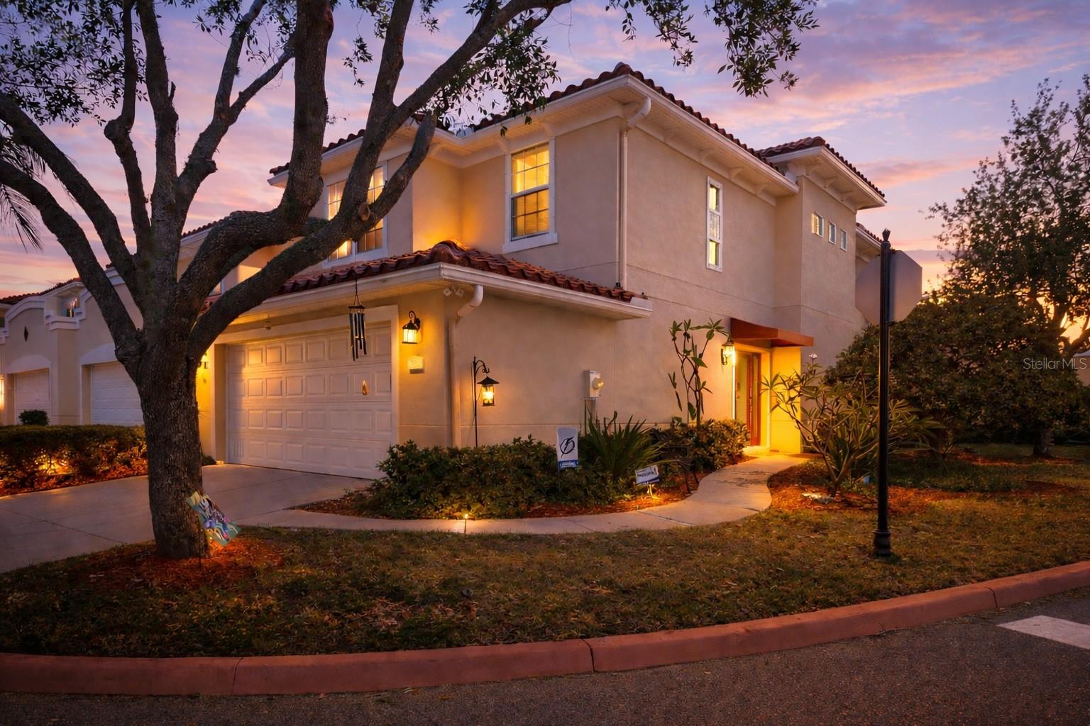 208 Valencia, St Petersburg, FL 33716