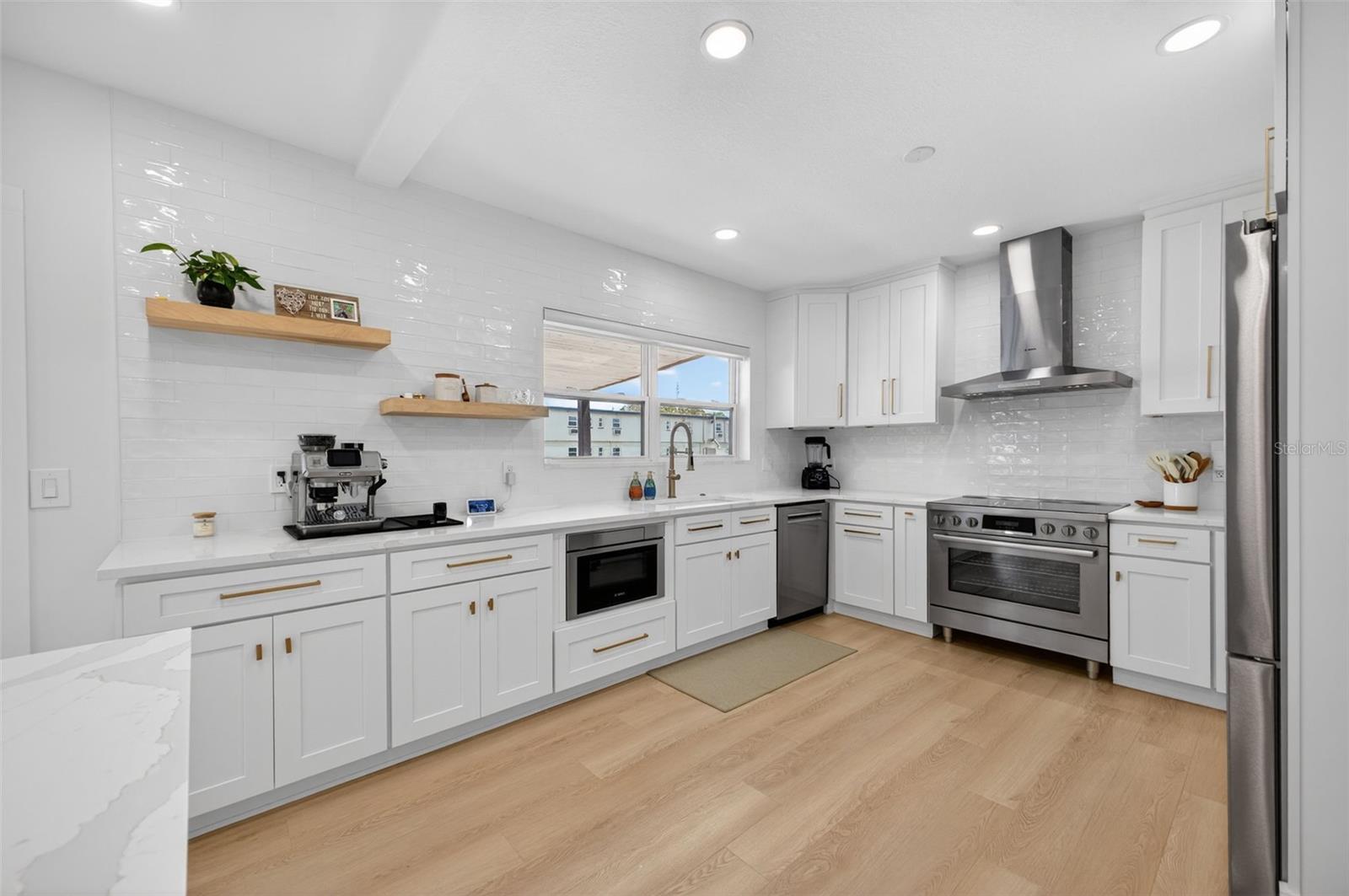 1866 Venetian Point, Clearwater, FL 33755