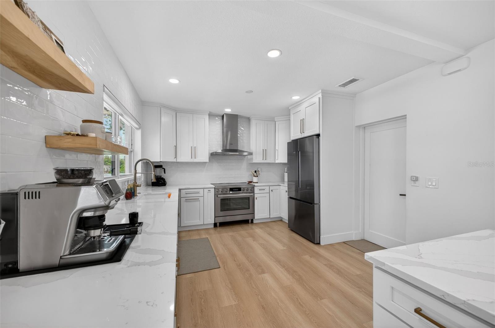 1866 Venetian Point, Clearwater, FL 33755