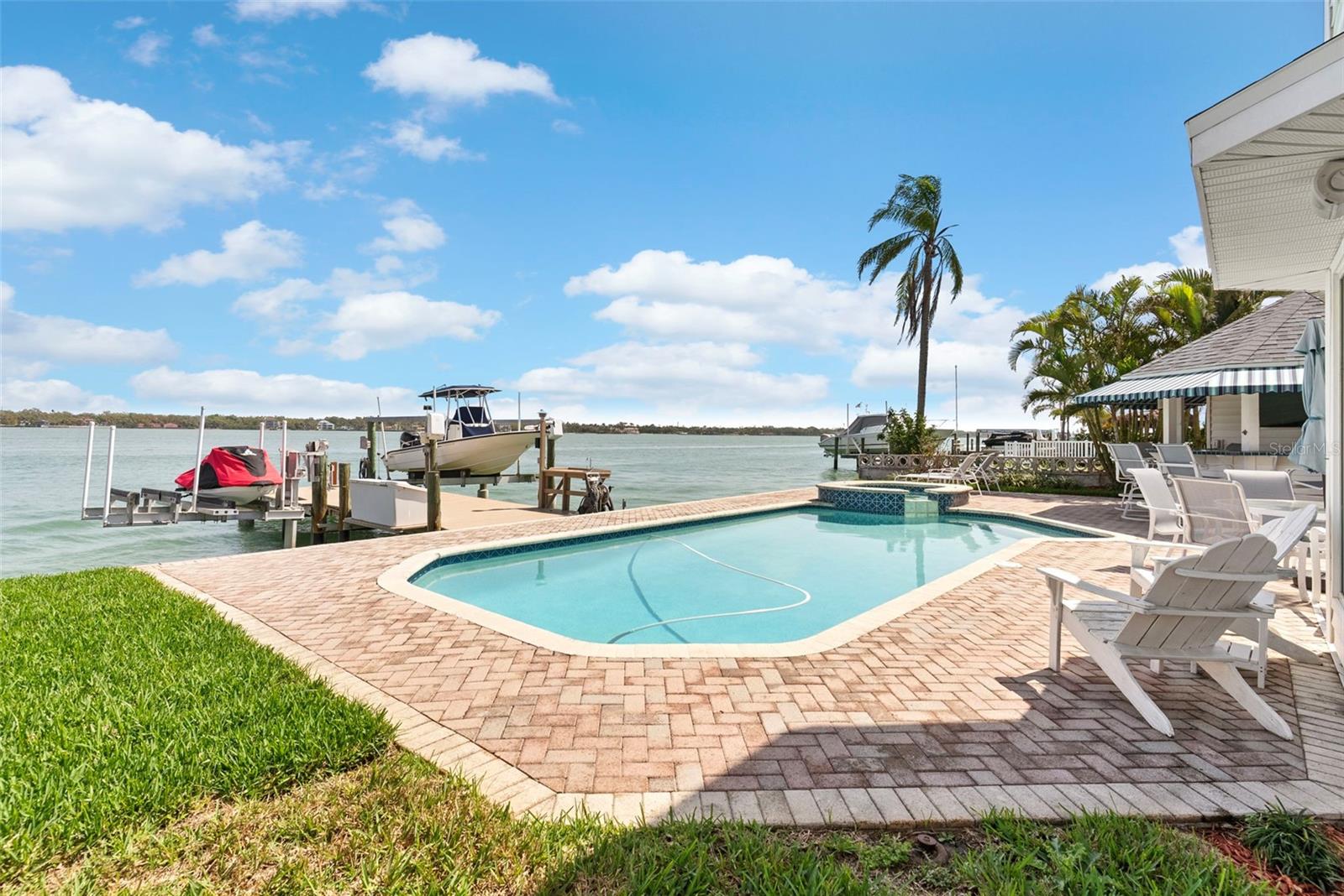 11445 9th, Treasure Island, FL 33706