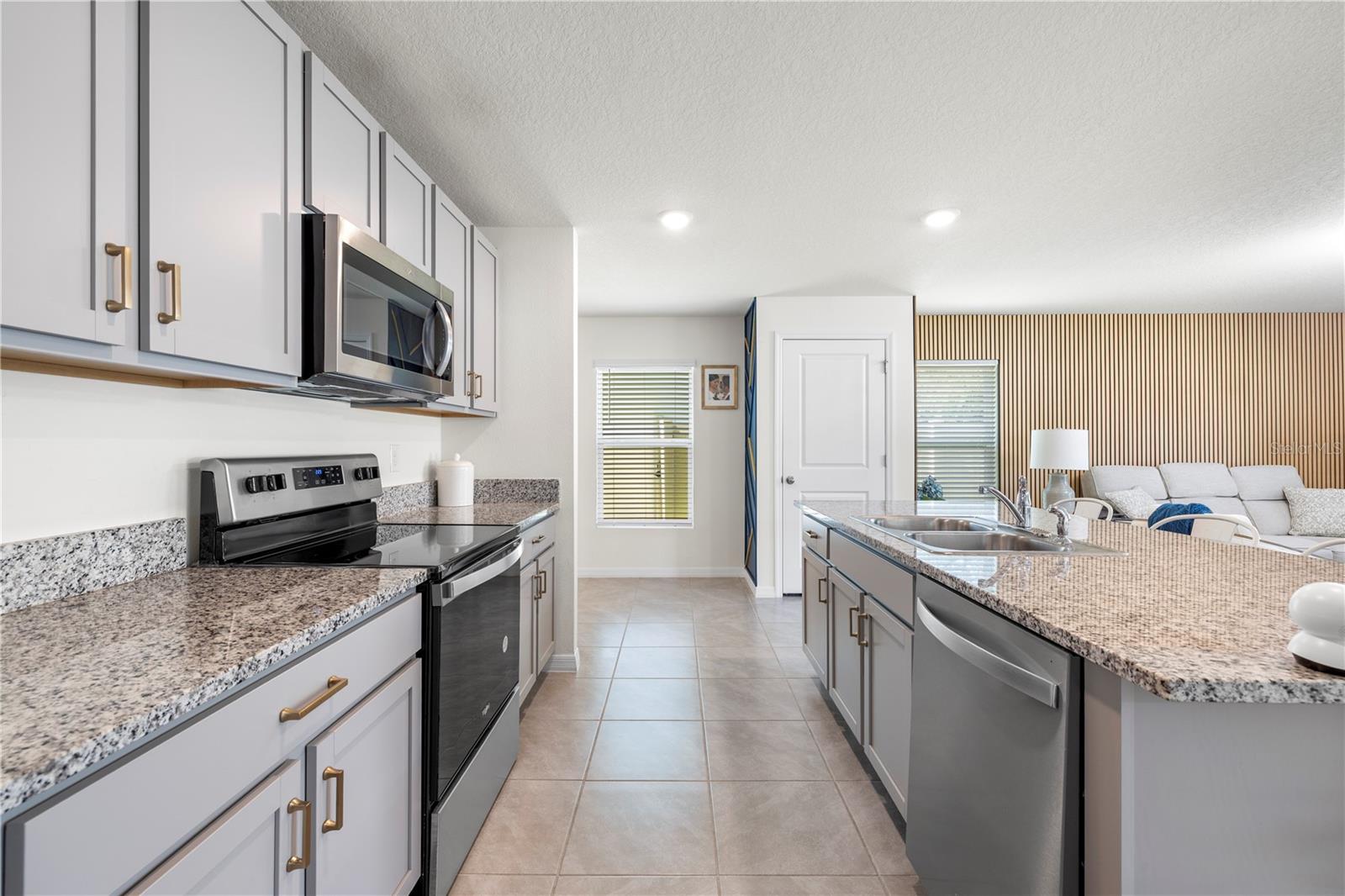 37247 Kings Crown, Zephyrhills, FL 33541