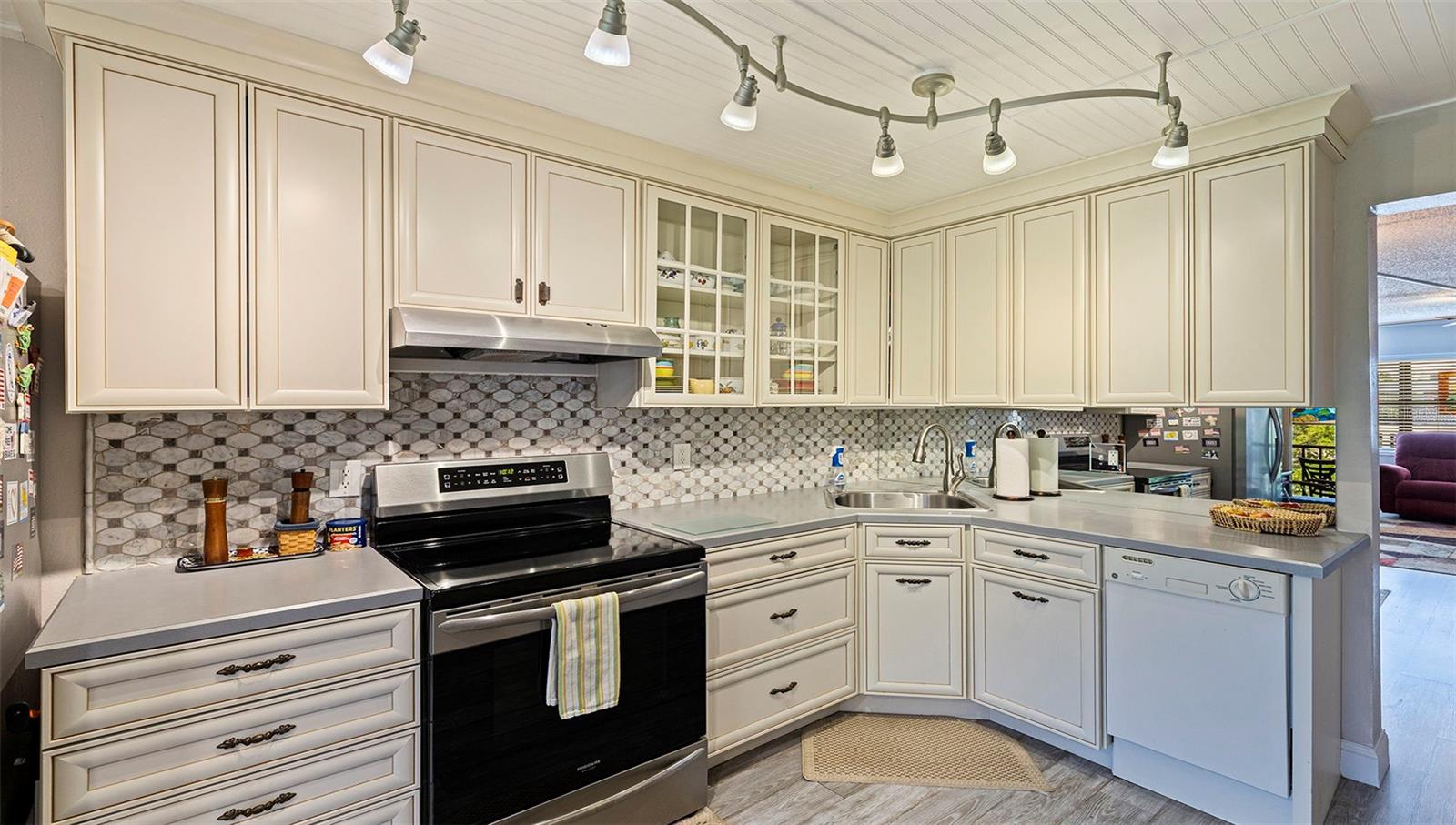 4910 Bay Unit 310, St Petersburg, FL 33703
