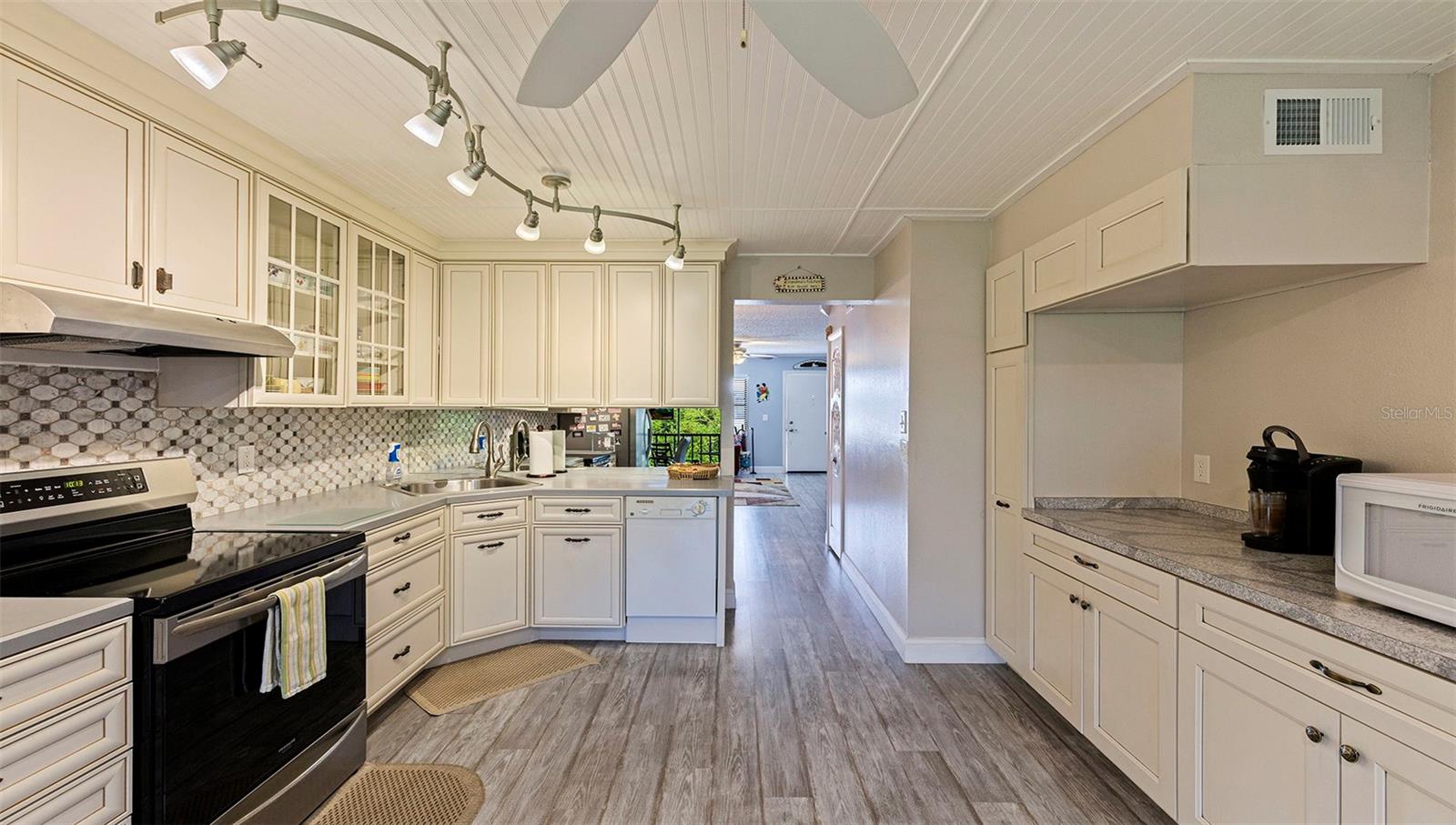 4910 Bay Unit 310, St Petersburg, FL 33703