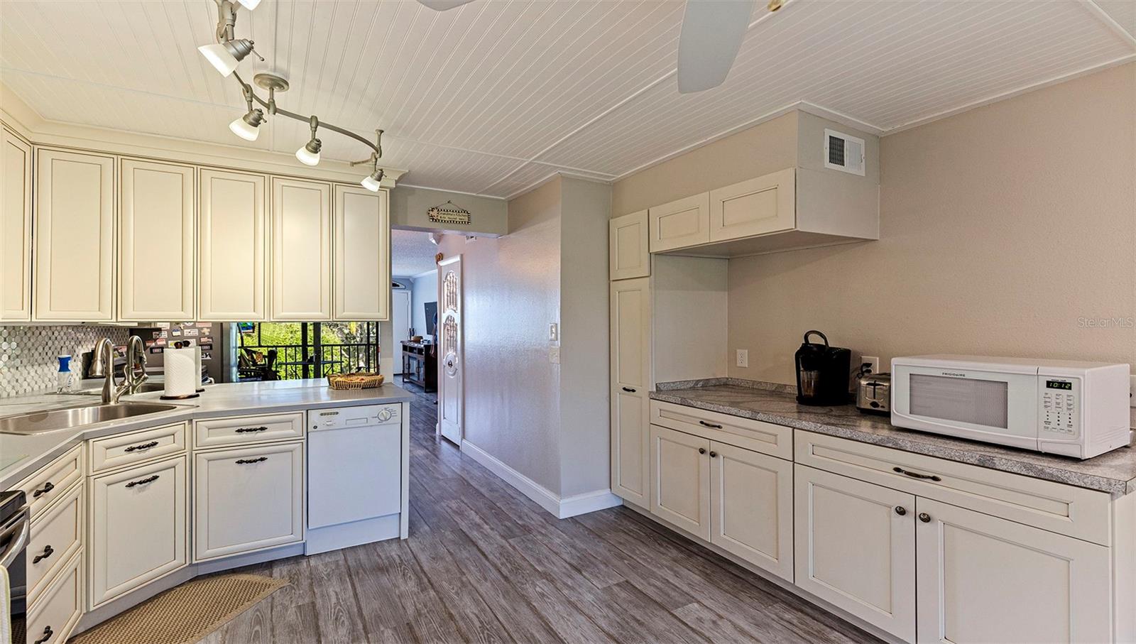 4910 Bay Unit 310, St Petersburg, FL 33703