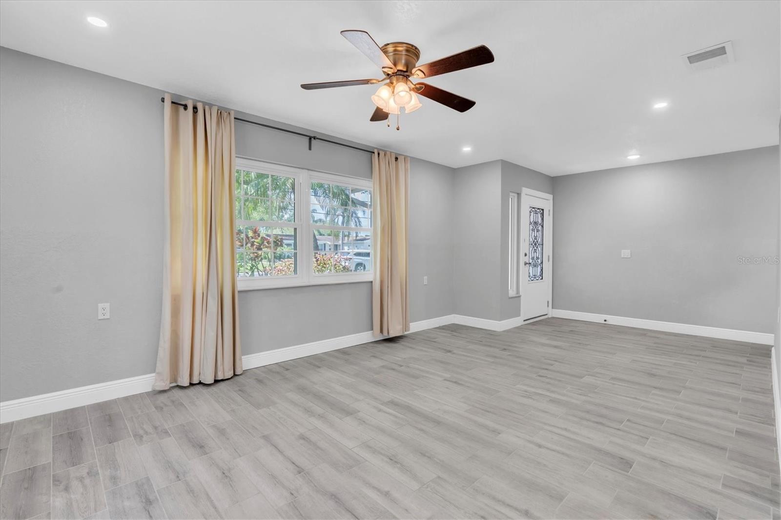 5619 Denver, St Petersburg, FL 33703